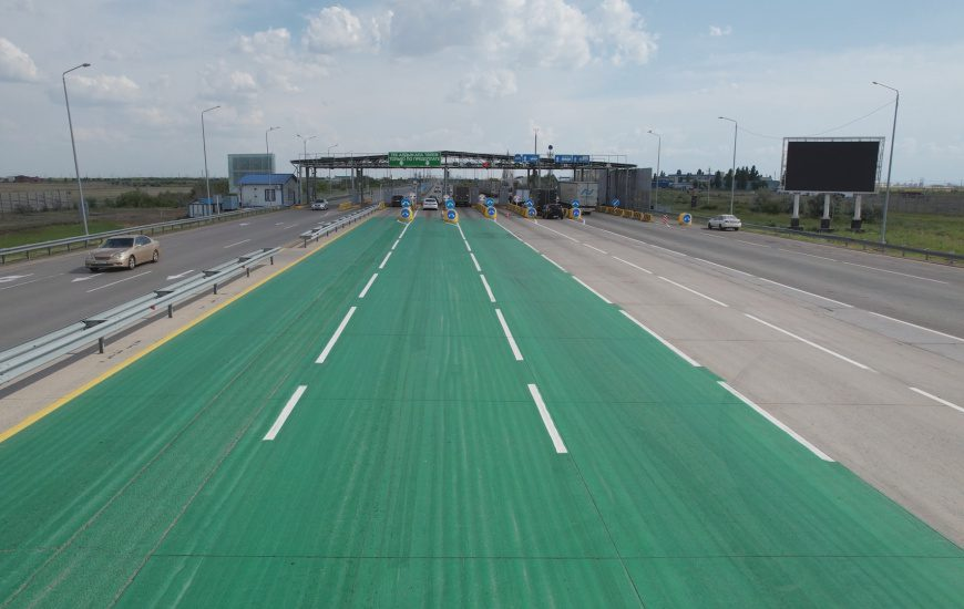 Казахстан готовит дорожную инфраструктуру для беспилотных грузовиков